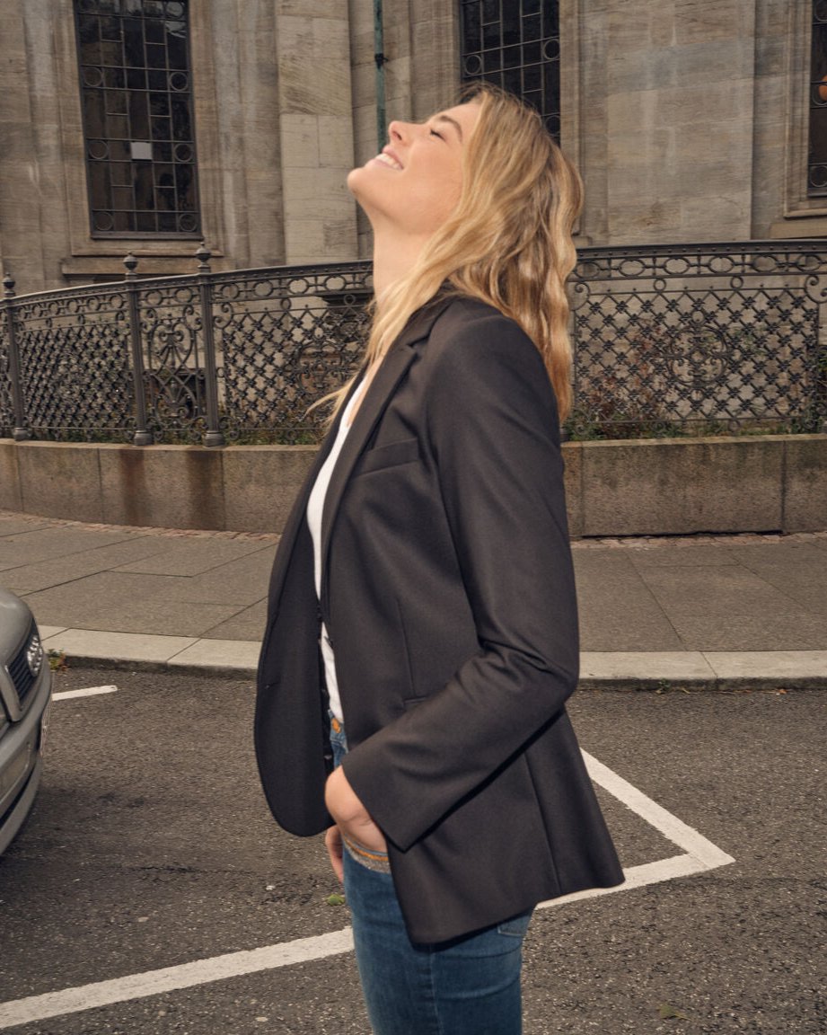 Modelshot / Black / Detail